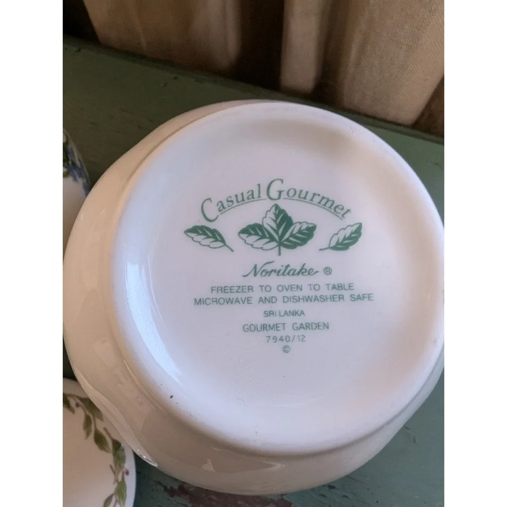 NORITAKE Gourmet Garden Creamer &‎ Sugar Set